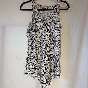 First Love Black & White Printed V-Neck Sleeveless Blouse